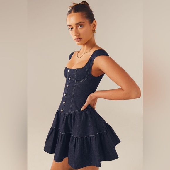 NWT - Peppermayo Exclusive - Isabella Denim
Bustier Dress in Indigo - Size US 10 - Picture 4 of 9